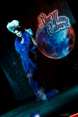 Fraulein frauke at The Blue Moon Cabaret in eindhoven / the decadent burlesque soiree
